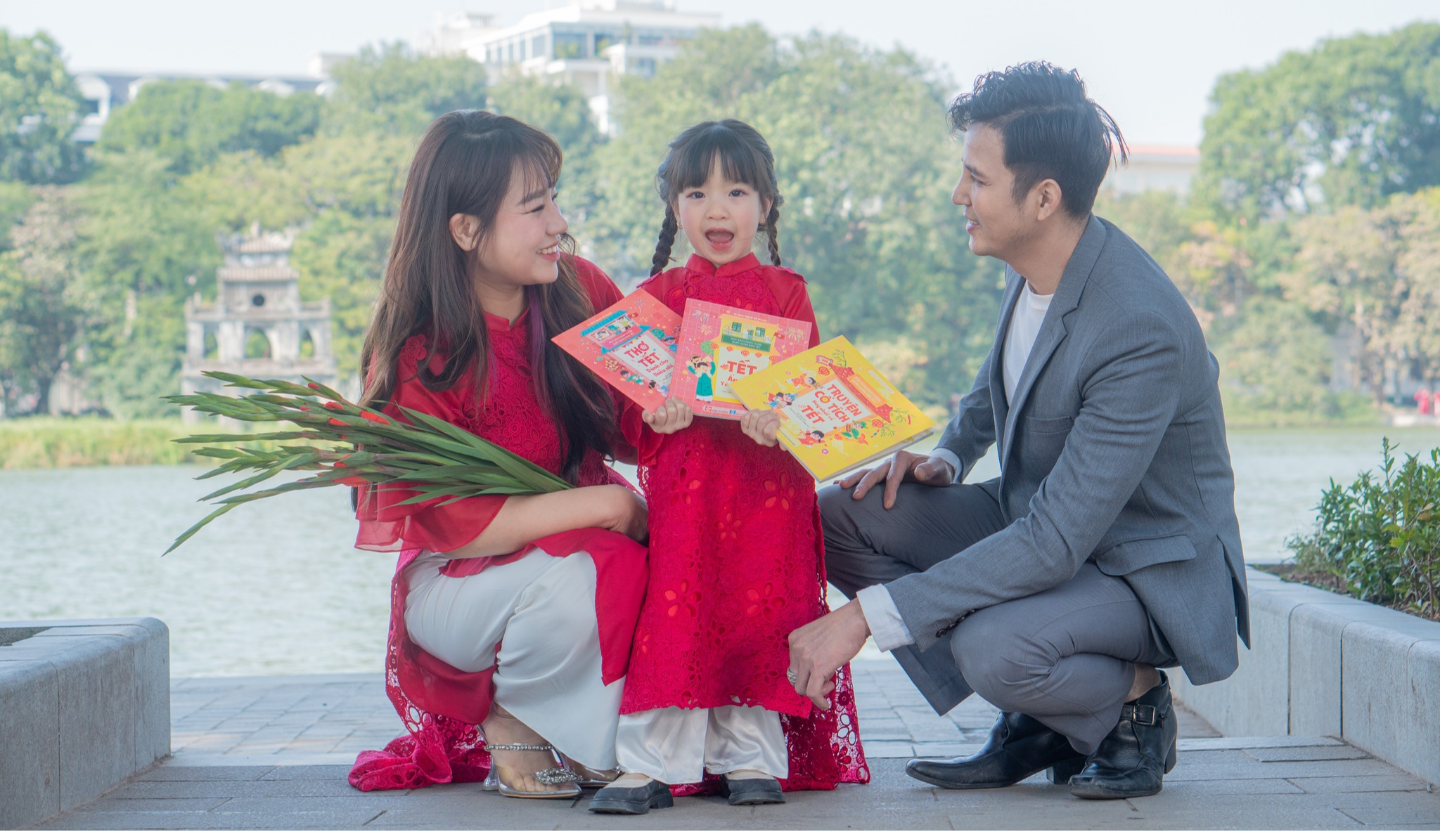 Đọc sách ngày xuân - Quây quần đón Tết (Đinh Tị Books).