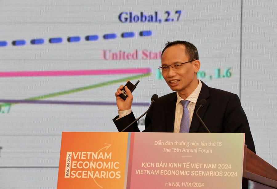 Dr. Can Van Luc, Member of the National Financial - Monetary Policy Advisory Council.