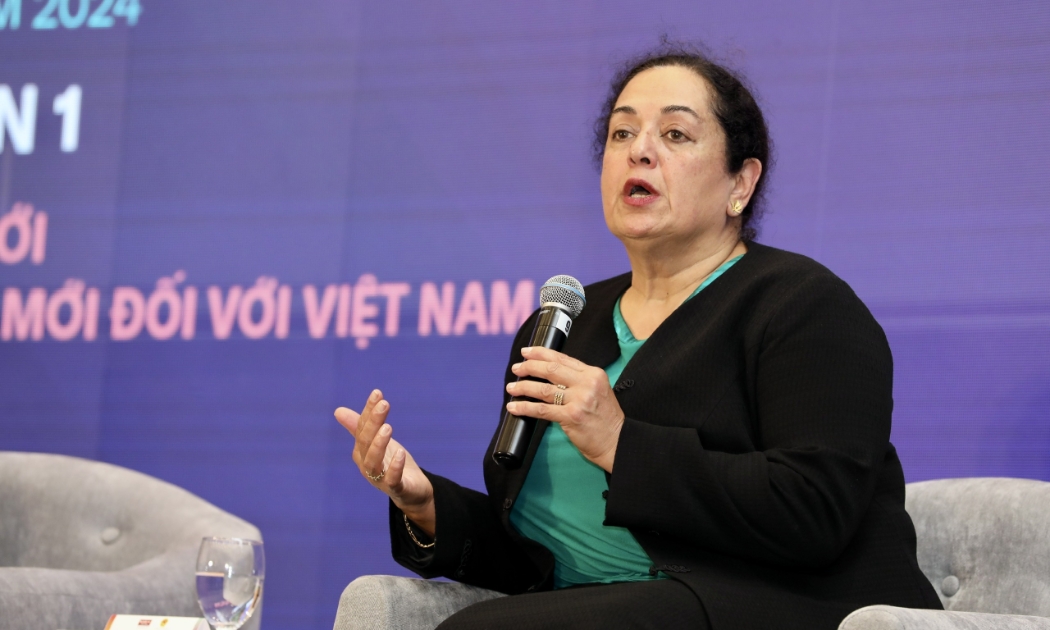 Bà Dorsati Madani, Chuyên gia Kinh tế cấp cao của Ngân hàng Thế giới (WB) tại Việt Nam phát biểu tại diễn đàn sáng 11/1 - Ảnh: Việt Dũng