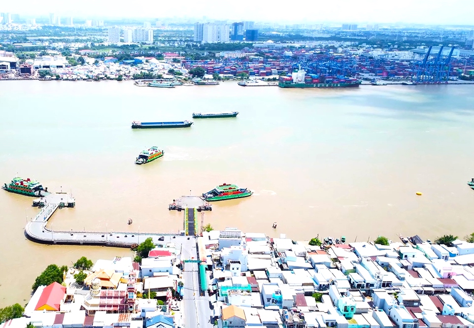 Khu vực phà Cát Lái trên sông Đồng Nai giữa TP.HCM và huyện Nhơn Trạch, tỉnh Đồng Nai.