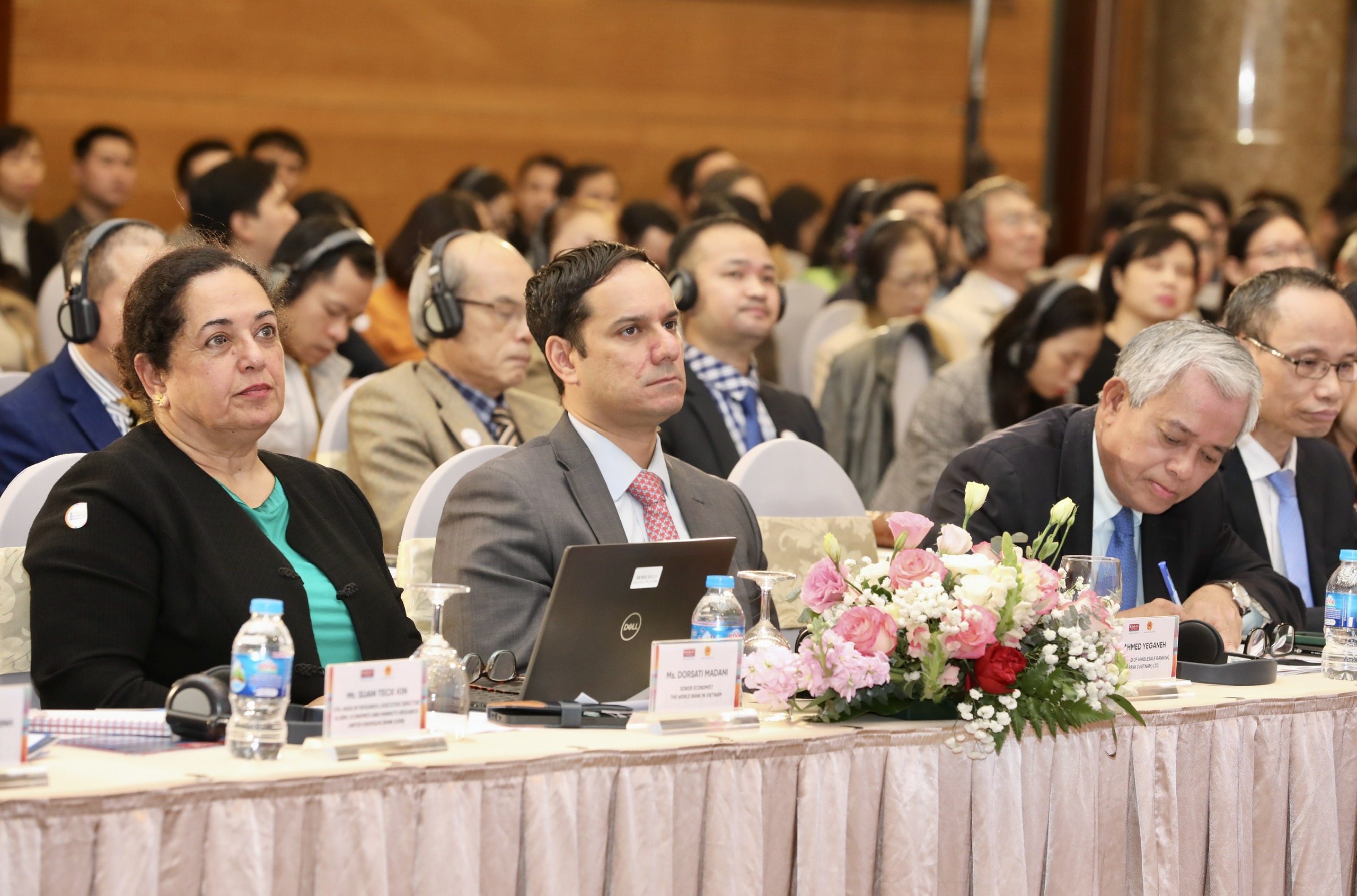 Các đại biểu tham dự Diễn đàn đã lắng nghe những khuyến nghị, “hiến kế” của các chuyên gia kinh tế, các tổ chức quốc tế. Hầu hết các đại biểu cho chung nhận định, những thông tin được cung cấp từ các chuyên gia, nhà quản lý, đại diện các doanh nghiệp cung cấp tại Diễn đàn đều có hàm lượng thông tin chất lượng, bên cạnh đó là các giải pháp hữu ích...