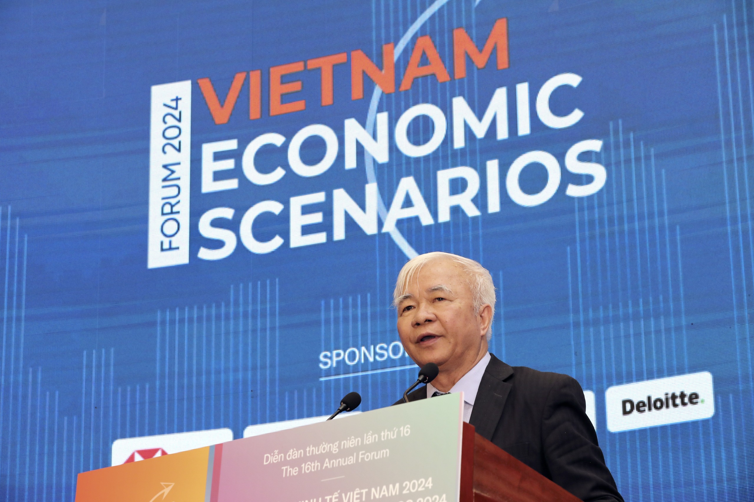 Phát biểu bế mạc Diễn đàn, Tiến sĩ Chử Văn Lâm, Tổng biên tập Tạp chí Kinh tế Việt Nam cho rằng với những đánh giá độc lập, đa chiều từ xu hướng tới thực tiễn phù hợp điều kiện của Việt Nam trong mối tương quan với bối cảnh phát triển của khu vực và thế giới, Diễn đàn lần này đã đề cập và phân tích các cơ chế, chính sách hiện hành của Việt Nam nhằm tạo thuận lợi và thúc đẩy thực thi các động lực tăng trưởng mới. Sự tham gia trao đổi và phản hồi của đại diện các ban, bộ, ngành sẽ giúp các doanh nghiệp nắm bắt đầy đủ, xác thực thông tin.