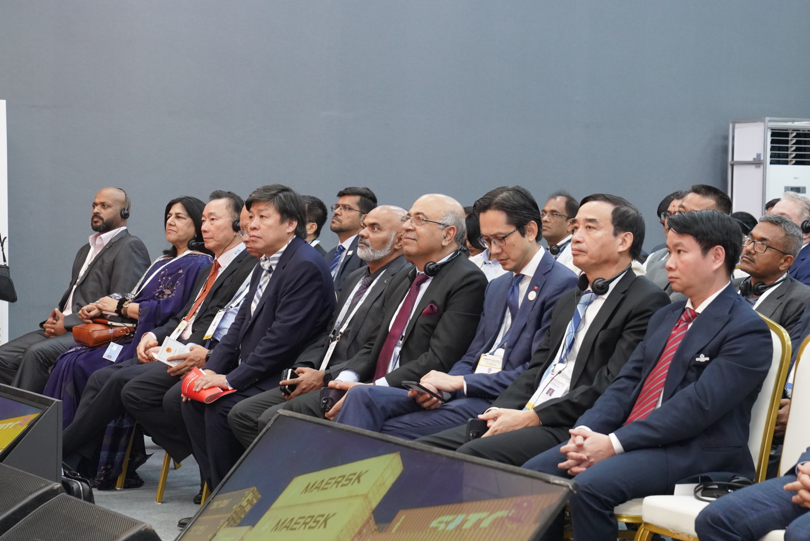 Đại diện c&aacute;c doanh nghiệp hai nước tại diễn đ&agrave;n.