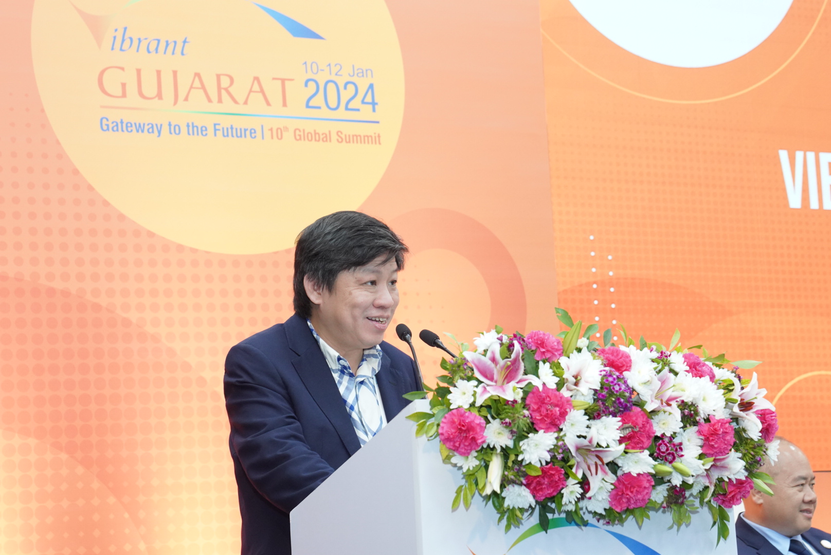 &Ocirc;ng Nguyễn Thanh H&ugrave;ng, Chủ tịch s&aacute;ng lập Tập đo&agrave;n Sovico, ph&aacute;t biểu tại diễn đ&agrave;n.