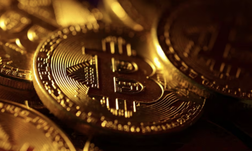 Các quỹ ETF bitcoin giao ngay hút gần 5 tỷ USD trong ngày chào sàn