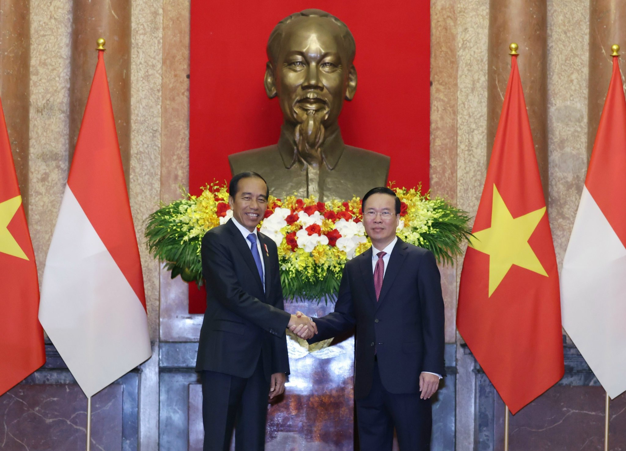 Chủ tịch nước Võ Văn Thưởng và Tổng thống Indonesia Joko Widodo - Ảnh: VGP