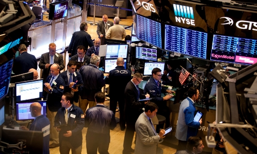 Chứng khoán Mỹ loay hoay tìm hướng, giá dầu tăng vọt rồi lại giảm