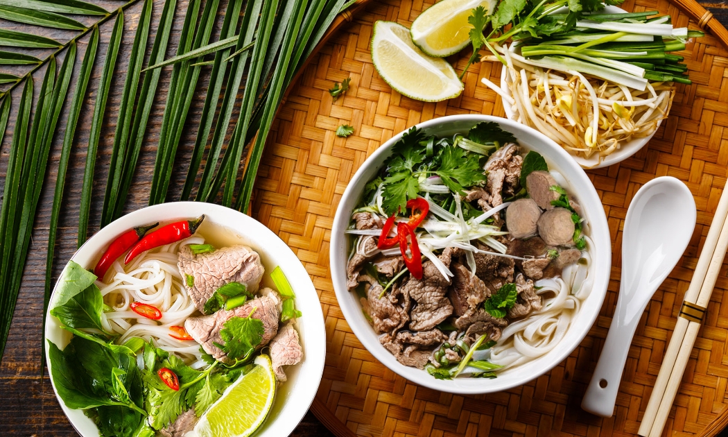 Món phở miền Bắc và phở Sài Gòn trên báo chí nước ngoài. Ảnh: Asian Inspirations.