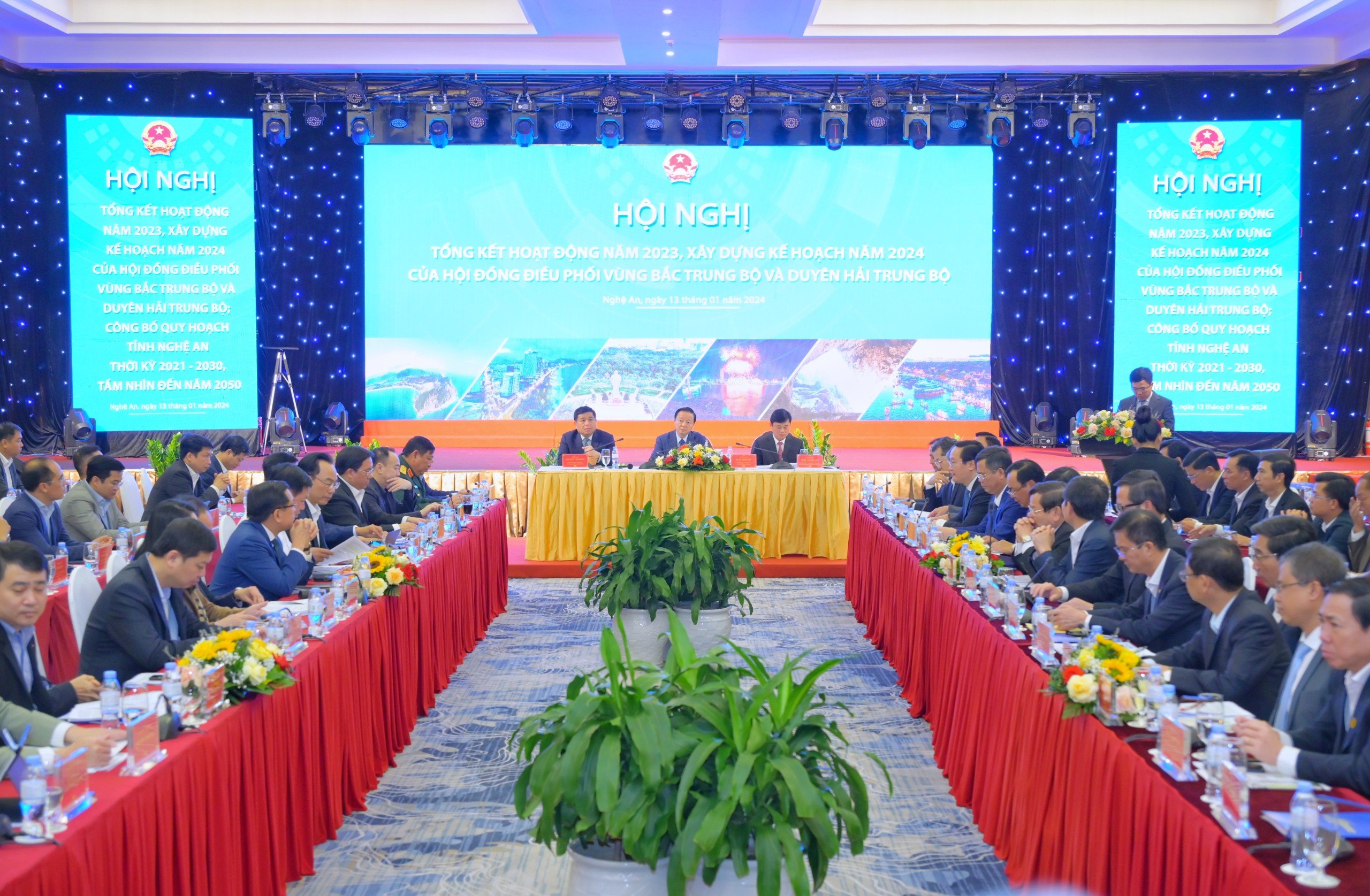 Toàn cảnh hội nghị.
