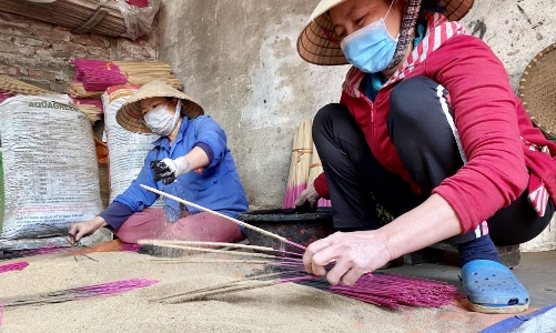 Thăm làng nghề làm hương 300 tuổi khi vào vụ Tết