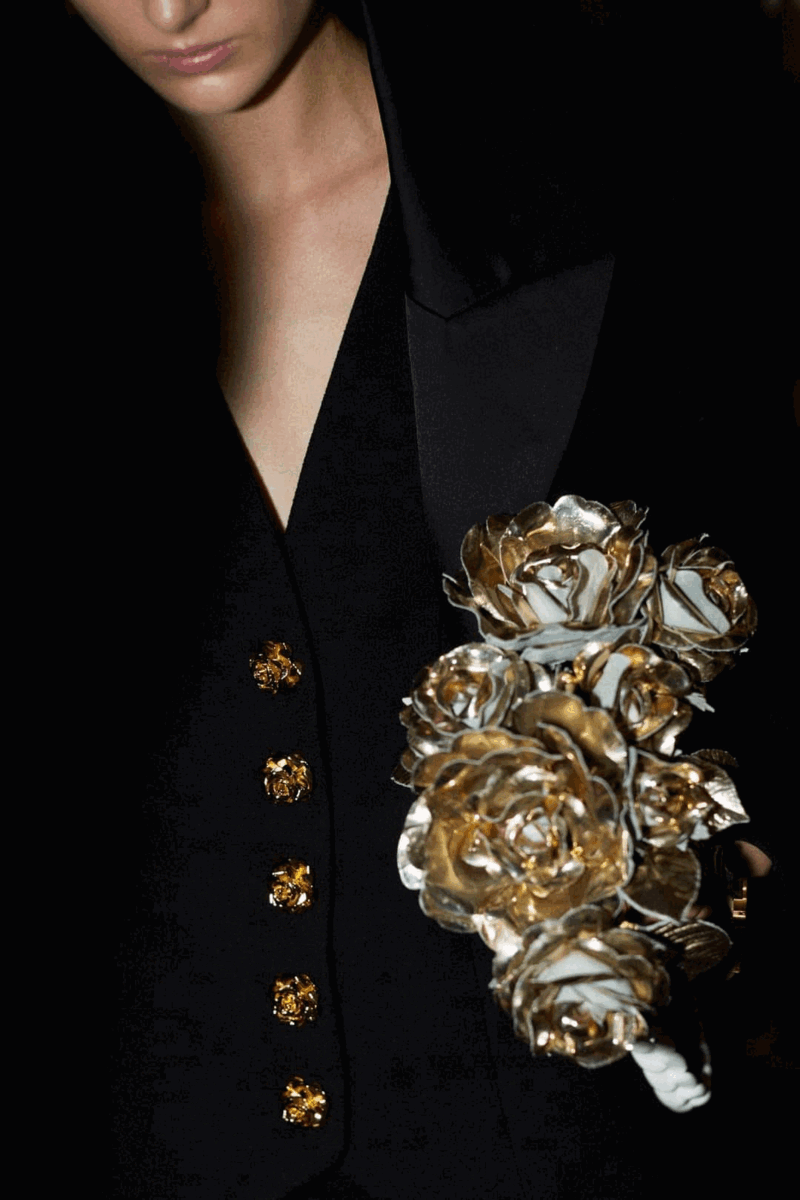 Năm 2024 đ&aacute;nh dấu sự trở lại của họa tiết hoa hồng.