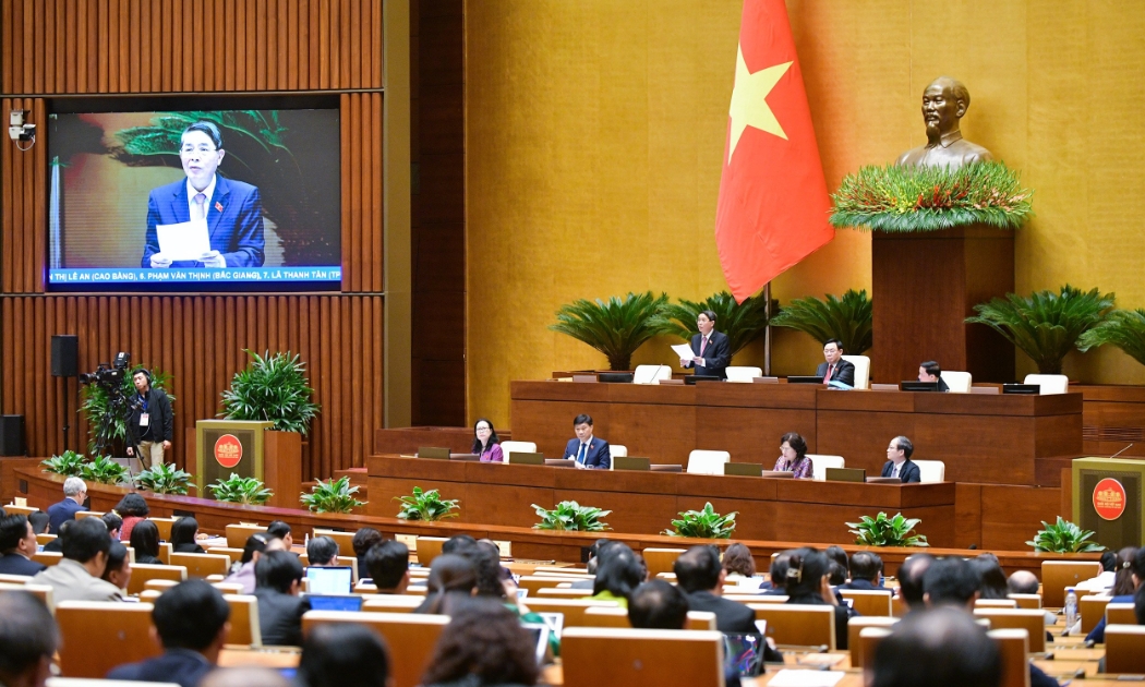 Phó Chủ tịch Quốc hội Nguyễn Đức Hải điều hành nội dung thảo luận về Dự án Luật Các tổ chức tín dụng (sửa đổi) .