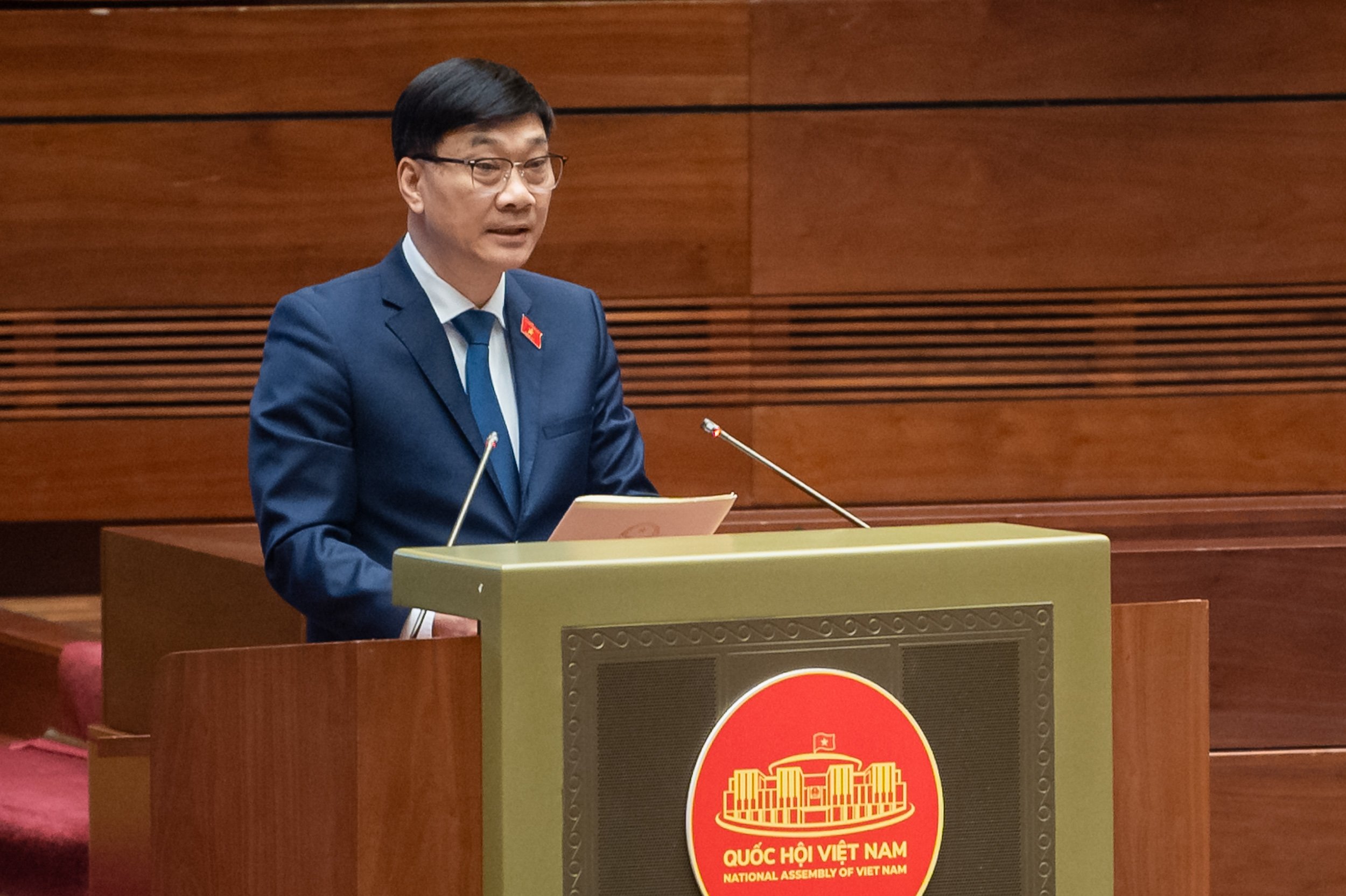 Chủ nhiệm Ủy ban Kinh tế của Quốc hội Vũ Hồng Thanh trình bày Báo cáo giải trình, tiếp thu, chỉnh lý dự thảo Luật Các tổ chức tín dụng (sửa đổi).