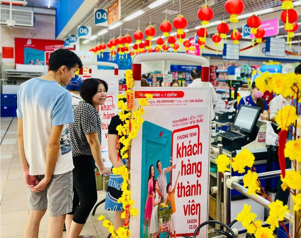 Các doanh nghiệp, nhà bán lẻ, đa số đơn vị cho biết chuẩn bị đủ nguồn hàng, sẵn sàng dự trữ, đáp ứng nhu cầu tiêu dùng của người dân.