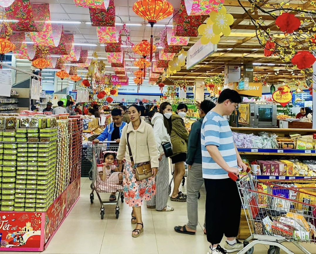 Nhiều người d&acirc;n cho biết sẽ chỉ mua những loại h&agrave;ng h&oacute;a thực sự cần thiết v&agrave; c&oacute; gi&aacute; b&igrave;nh d&acirc;n để tiết kiệm chi ph&iacute;.