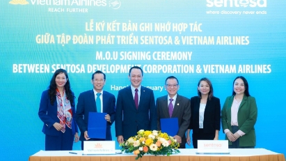Vietnam Airlines signs MoU to promote Singapore’s Sentosa Island