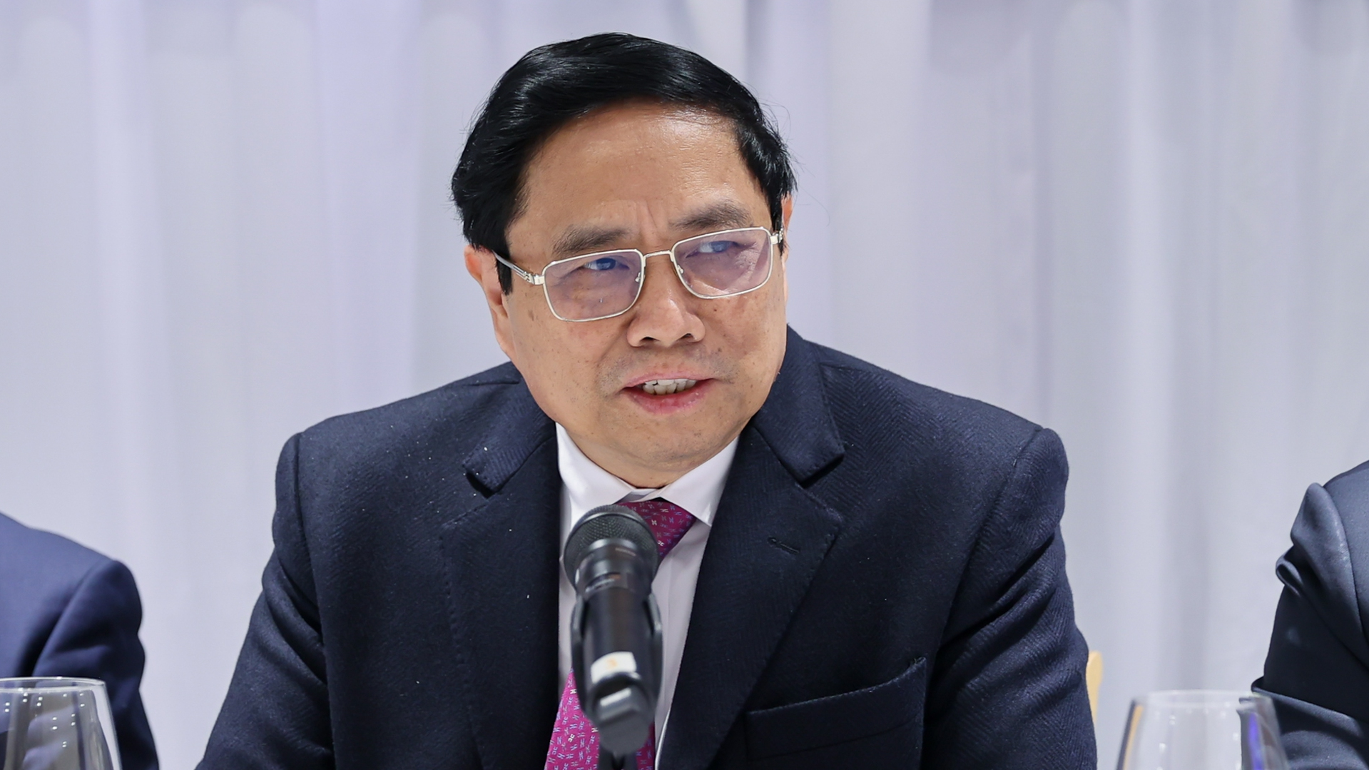 Thủ tướng chia sẻ bí quyết thành công của Việt Nam tại tọa đàm - Ảnh: VGP