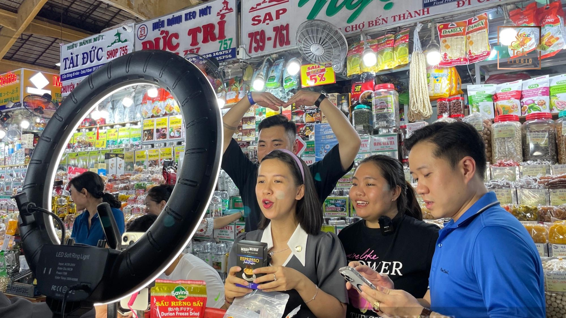 Chương trình livestream bán hàng của các tiểu thương Chợ Bến Thành mới đây đạt doanh thu lên đến 4 tỷ đồng chỉ trong 5 ngày.