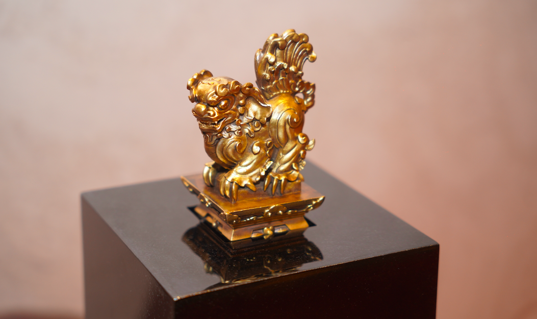 Tượng Nghê Văn Miếu, là vật phẩm được đúc bằng đồng thau, đã được định danh số để tạo ra cuốn sách Vật lý Số đầu tiên tại Việt Nam.