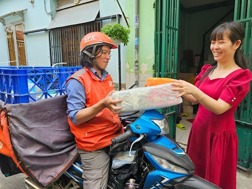 Tính an toàn là tiêu chí quan trọng đối với người dùng khi mua sắm online và trở thành lý do cho sự ra đời của các chính sách hỗ trợ như đồng kiểm, hoàn tiền, đánh giá sản phẩm trên các nền tảng thương mại điện tử. (Ảnh: NVCC).