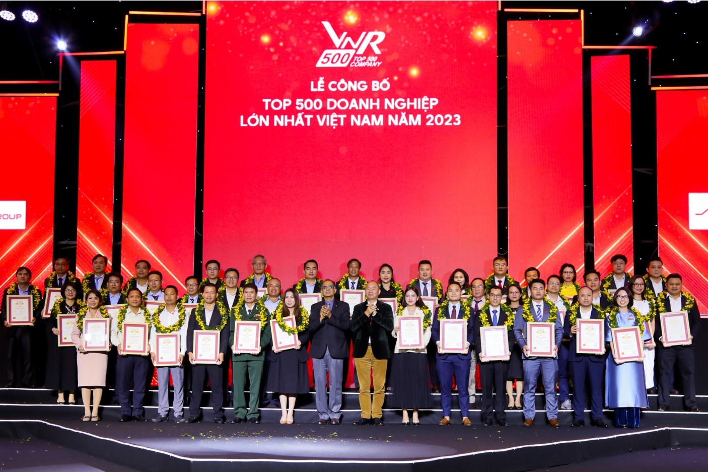 C&aacute;c doanh nghiệp nhận giải thưởng Top 500 doanh nghiệp lớn nhất Việt Nam 2023.