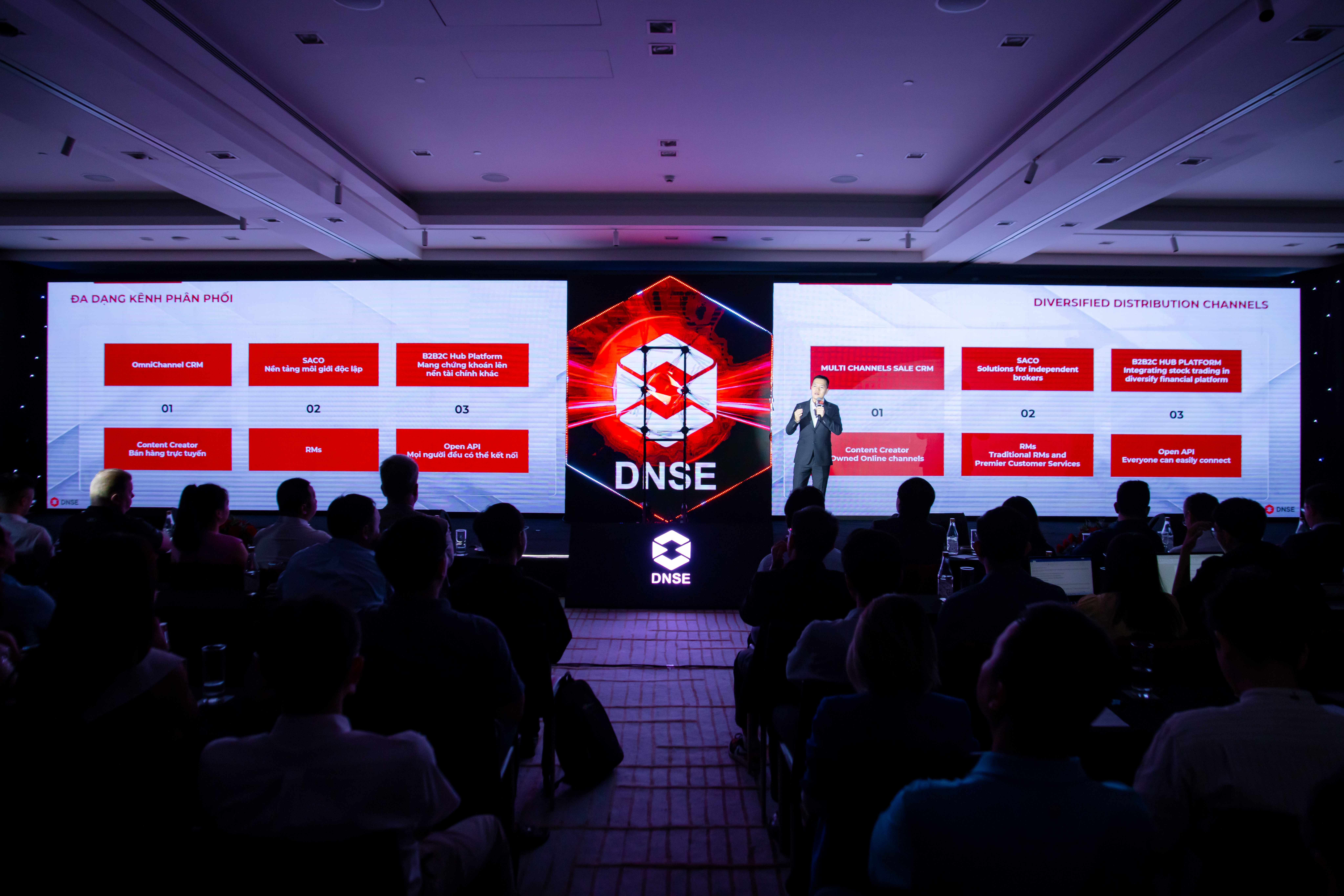 Ông Nguyễn Hoàng Giang, Chủ tịch HĐQT DNSE trình bày tại sự kiện.