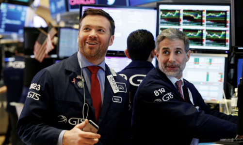 S&P 500 lập kỷ lục, giá dầu tăng tuần này