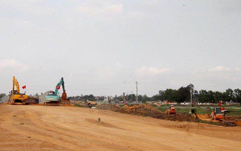 Construction of Dien Chau - Bai Vot expressway section behind schedule