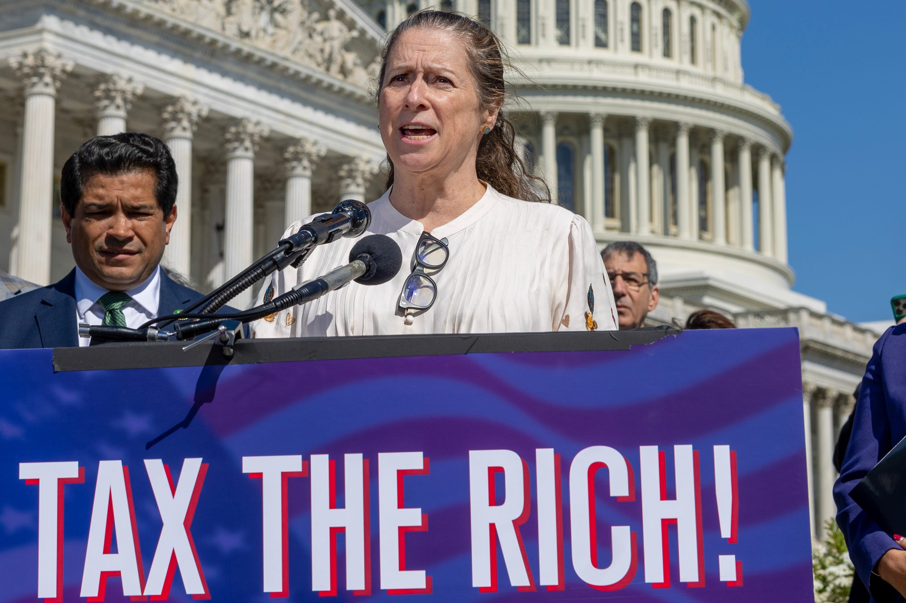 Người thừa kế của C&ocirc;ng ty Walt Disney Abigail Disney cho biết việc b&agrave; bay tr&ecirc;n chiếc m&aacute;y bay Boeing 737 ri&ecirc;ng của gia đ&igrave;nh m&igrave;nh l&agrave; 