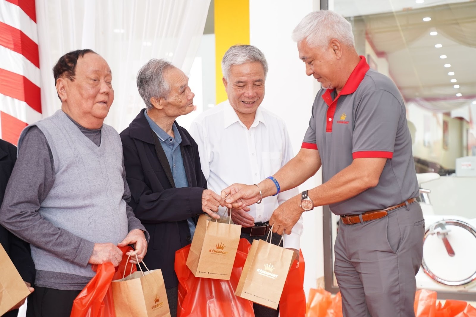Đại sứ thương hiệu KingSport - Tùng Yuki đồng hành cùng nhiều hoạt động nhân văn của đơn vị.