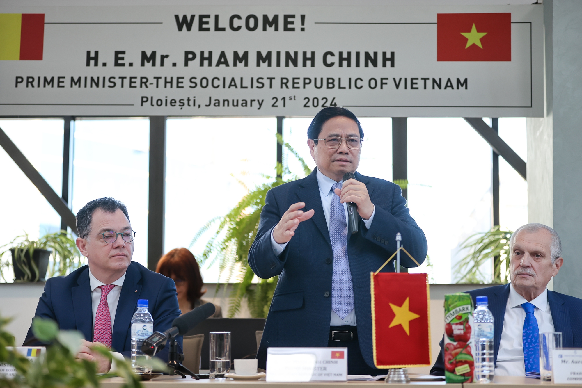 Thủ tướng cho biết phía Việt Nam sẵn sàng đẩy mạnh hợp tác với Romania nói chung và tỉnh Prahova nói riêng, làm mới những động lực hợp tác cũ và thúc đẩy những động lực hợp tác mới - Ảnh: VGP.