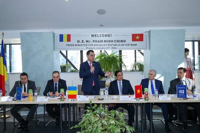 Romanian Minister Stefan-Radu Oprea speaking at a working session between the Prime Minister and authorities in Prahova province on January 21. Photo: VGP