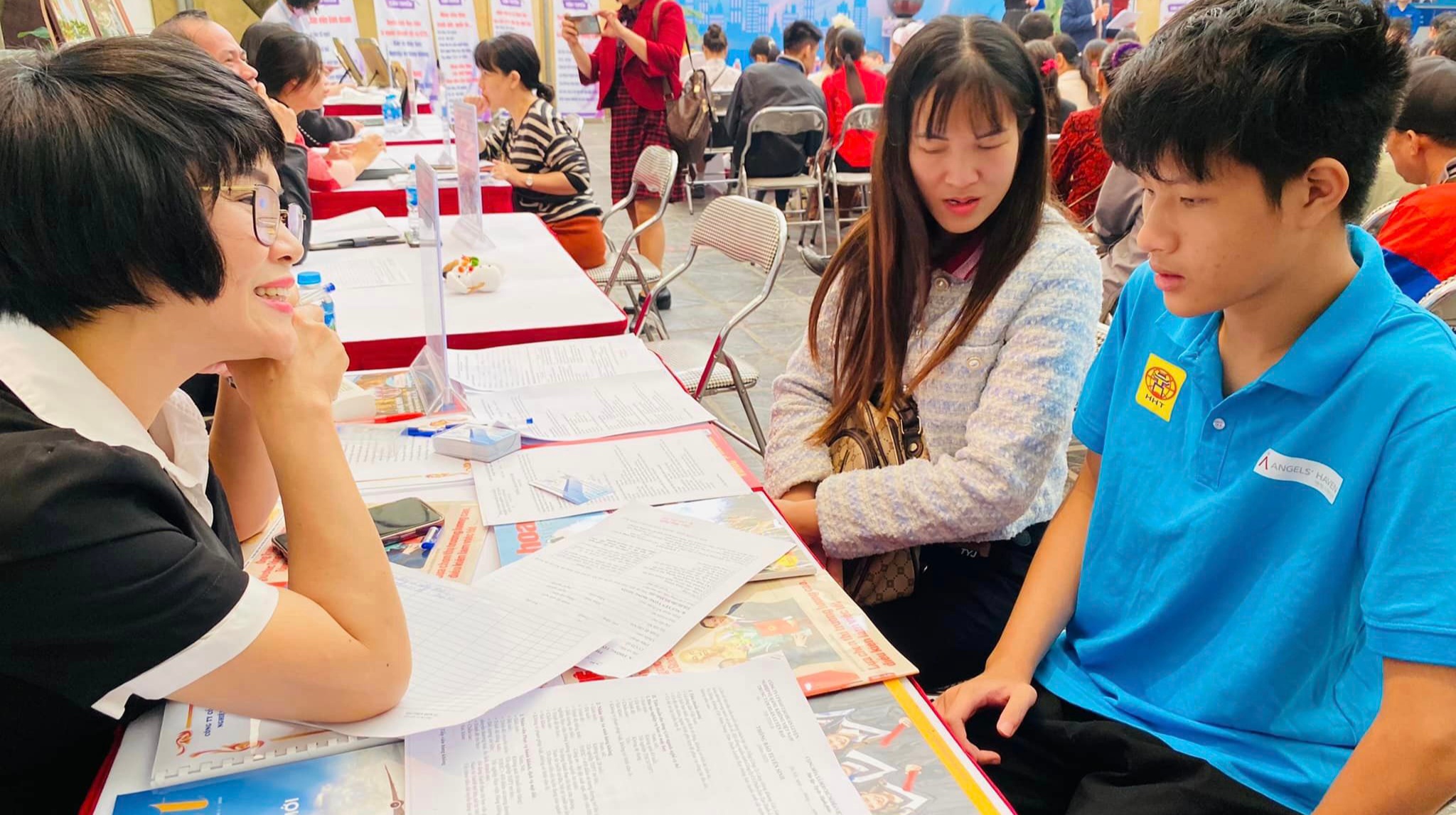 Đảm bảo c&aacute;c chế độ, ch&iacute;nh s&aacute;ch cho nh&oacute;m đối tượng bảo trợ x&atilde; hội. Ảnh minh họa - N.Dương.