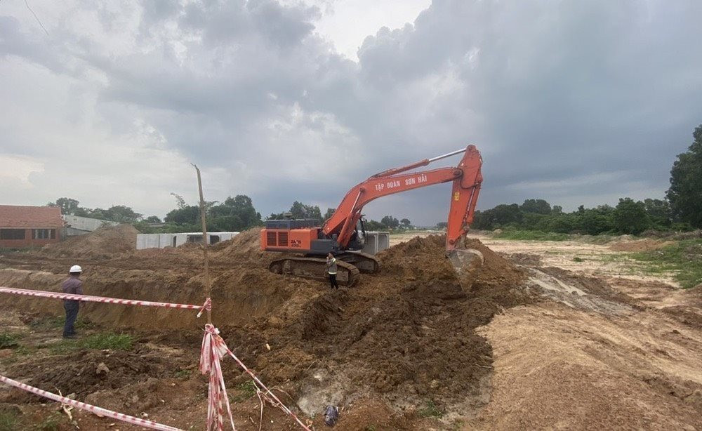 Dự án cao tốc Biên Hòa-Vũng Tàu chậm tiến độ vì thiếu mặt bằng và vật liệu san lấp. Ảnh: Hoàng Nhị