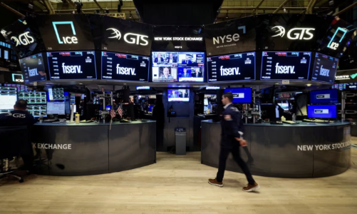 Cả S&P 500 và Dow Jones cùng lập kỷ lục mới, giá dầu tăng mạnh, bitcoin trượt mốc 40.000 USD