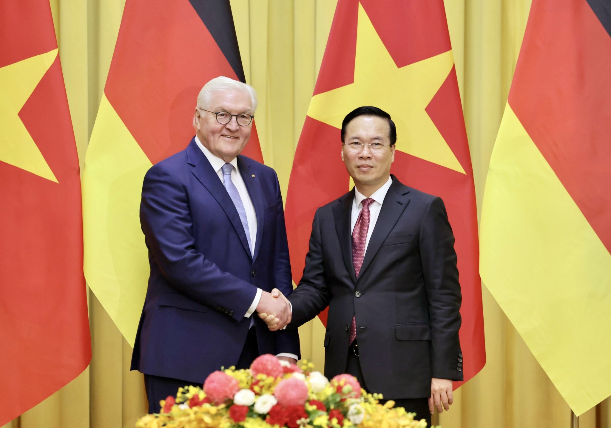 Chủ tịch nước Võ Văn Thưởng và Thủ tướng Đức Frank- Walter Steinmeier trước khi tiến hành hội đàm - Ảnh: Trí Phong