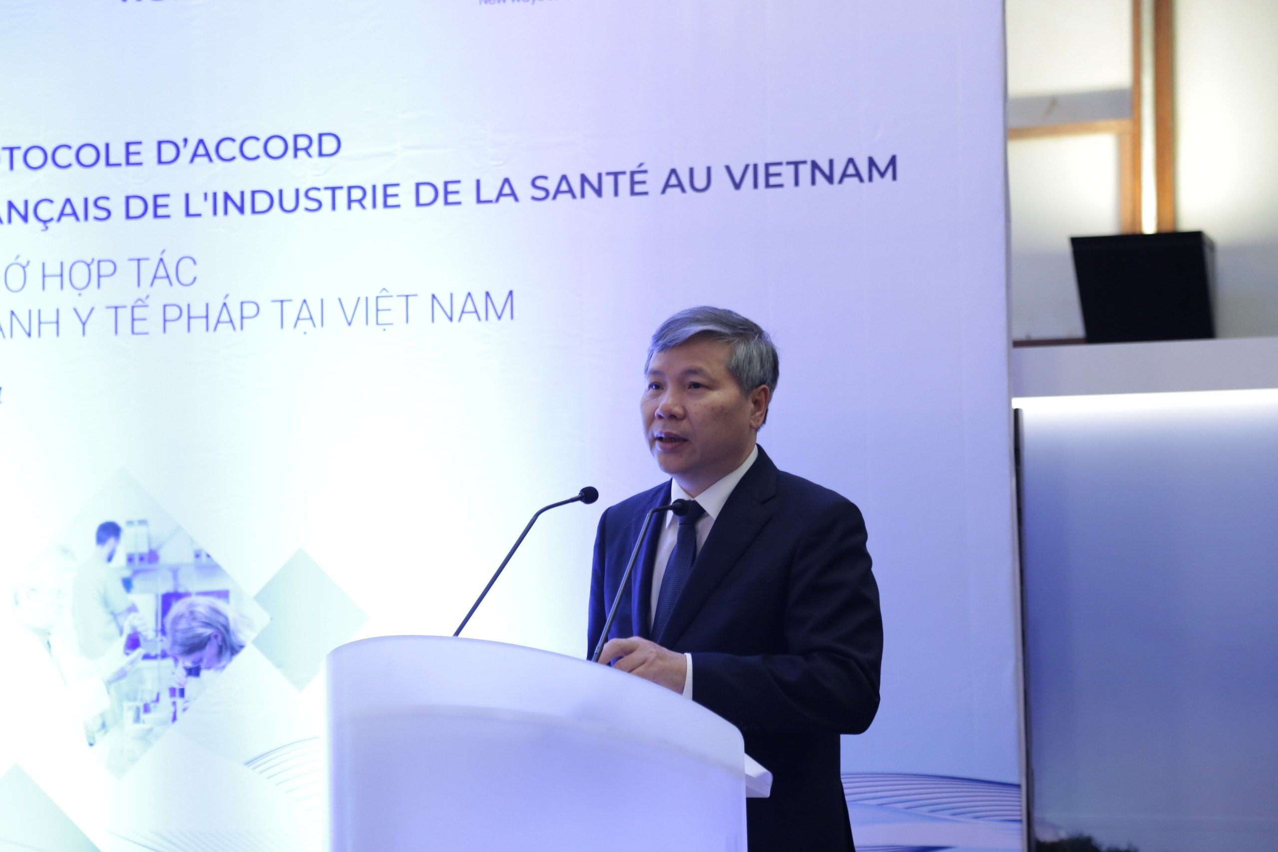 Phó Tổng Giám đốc Bảo hiểm xã hội Việt Nam Nguyễn Đức Hòa phát biểu tại lễ ký kết.