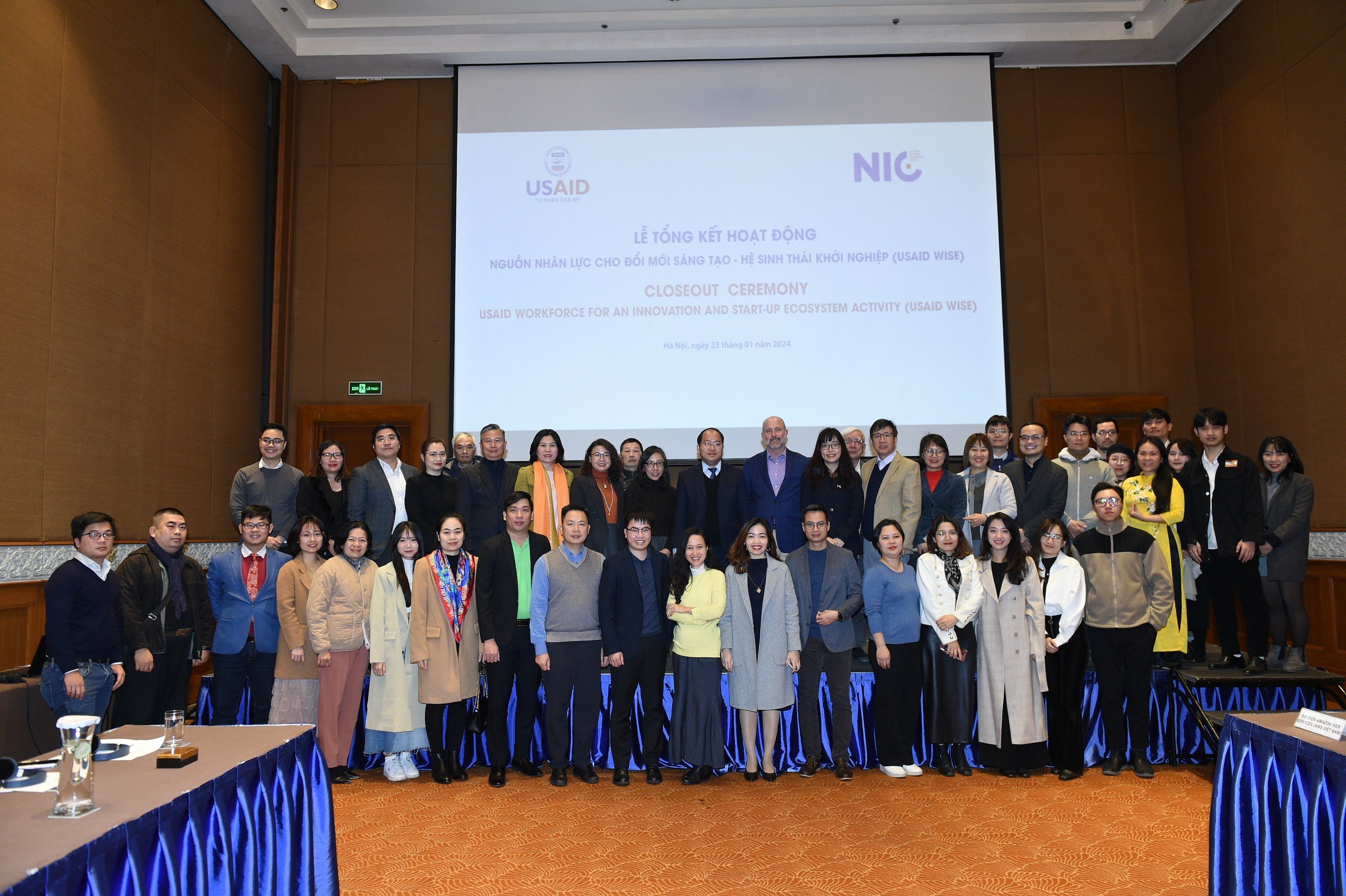 Các thành viên của Dự án tại Lễ tổng kết hoạt động USAID WISE.