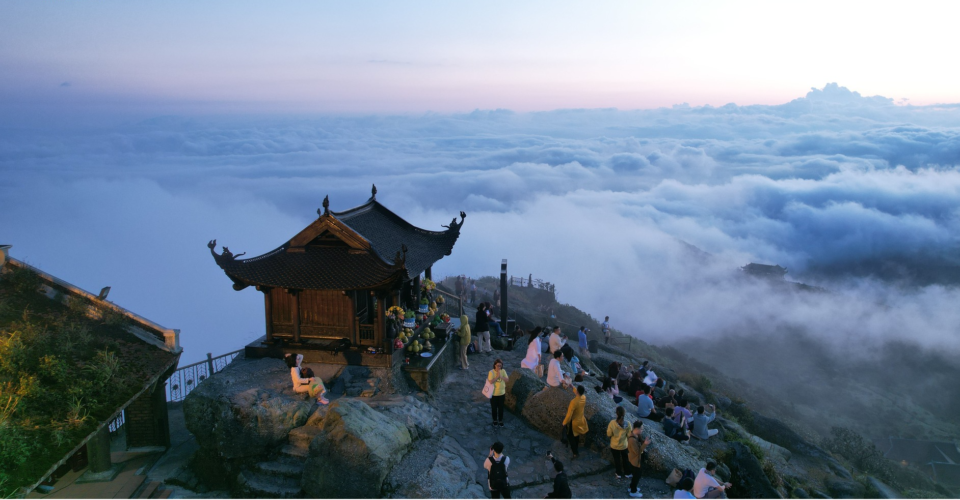 Với tour nội địa, các tuyến điểm miền Bắc như Hà Nội - Bái Đính - Hạ Long hay Hà Nội - Yên Tử - Sa Pa đang được quan tâm.