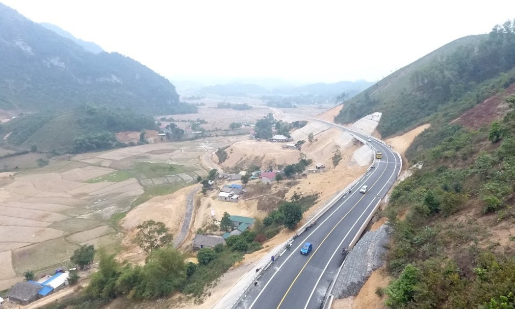 Các đơn vị đang phấn đấu trình trung ương phê duyệt cao tốc Bắc Kạn - Cao Bằng trong năm 2024.