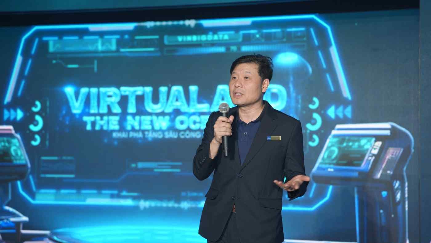 Giáo sư Vũ Hà Vân, giám đốc khoa học tại VinBigData và giáo sư toán học tại Đại học Yale, nói về sự cần thiết của việc Việt Nam phát triển AI sáng tạo của riêng mình.