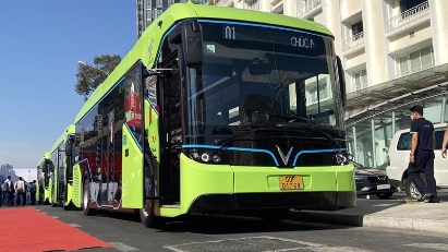 HCMC targets all buses using clean fuels or electricity by 2030