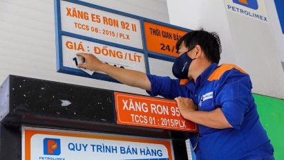 PM calls for fuel supply to be ensured during Tet