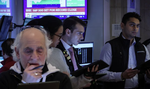 Chứng khoán Mỹ “xanh” 5 phiên liên tiếp, giá dầu tăng 1% vì sản lượng của Mỹ giảm