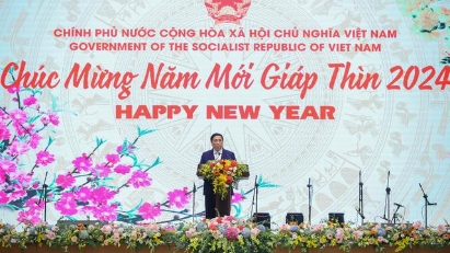 PM proposes foreign diplomats boost Vietnam’s ties with other countries
