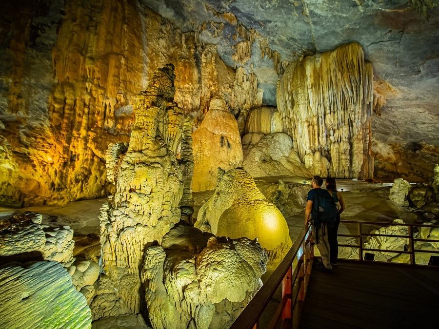 Nơi đ&acirc;y được mệnh danh l&agrave; &ldquo;Vương quốc hang động&rdquo;