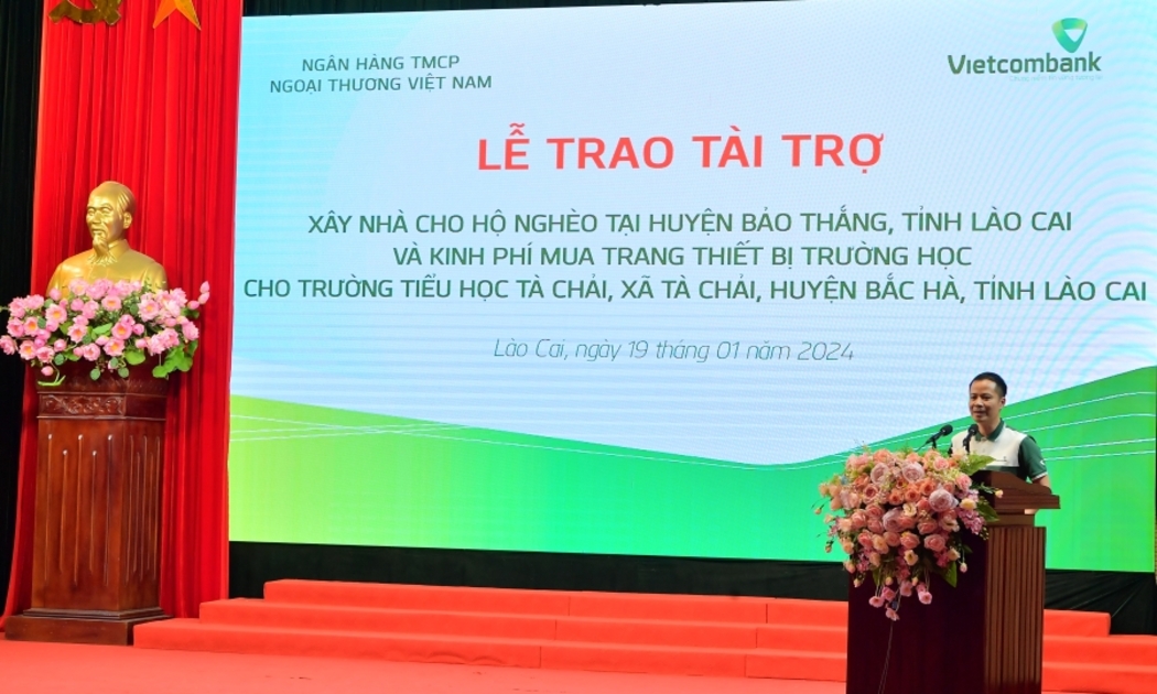 Ông Lê Hoàng Tùng - Phó Tổng giám đốc Vietcombank phát biểu tại buổi lễ.
