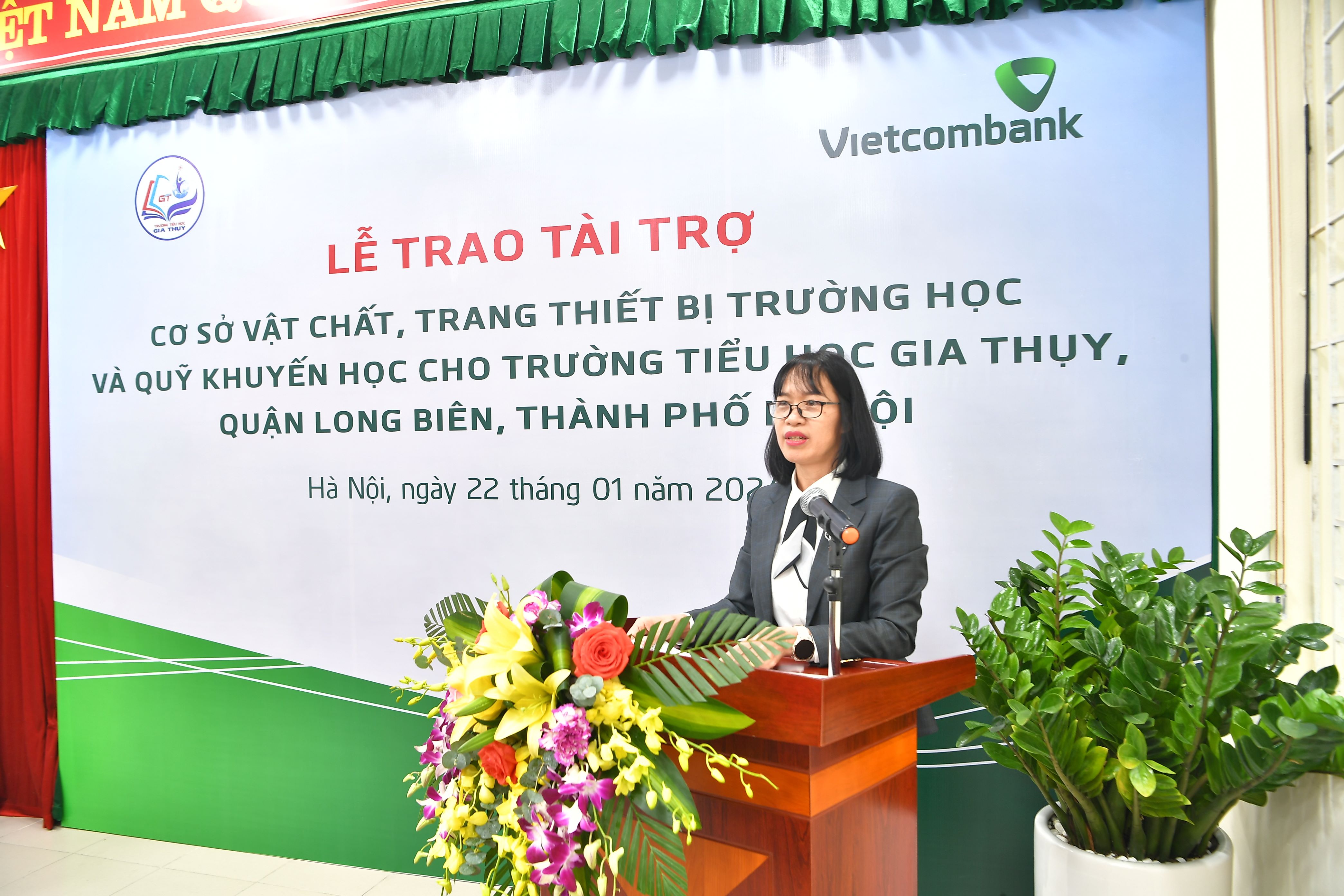 Cô giáo Bùi Thị Thu Hằng - Hiệu trưởng trường tiểu học Gia Thụy phát biểu tại buổi lễ.