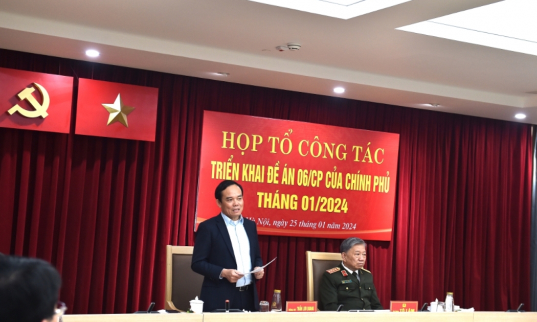 Tổ công tác triển khai Đề án 06 họp tháng 1/2024.