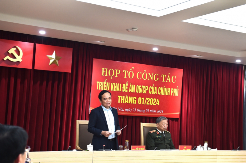 Tổ công tác triển khai Đề án 06 họp tháng 1/2024.